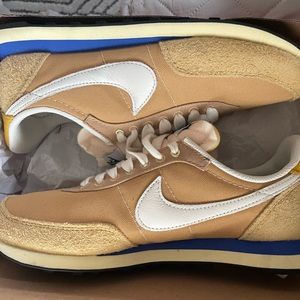 NIKE Womens Waffle Trainers